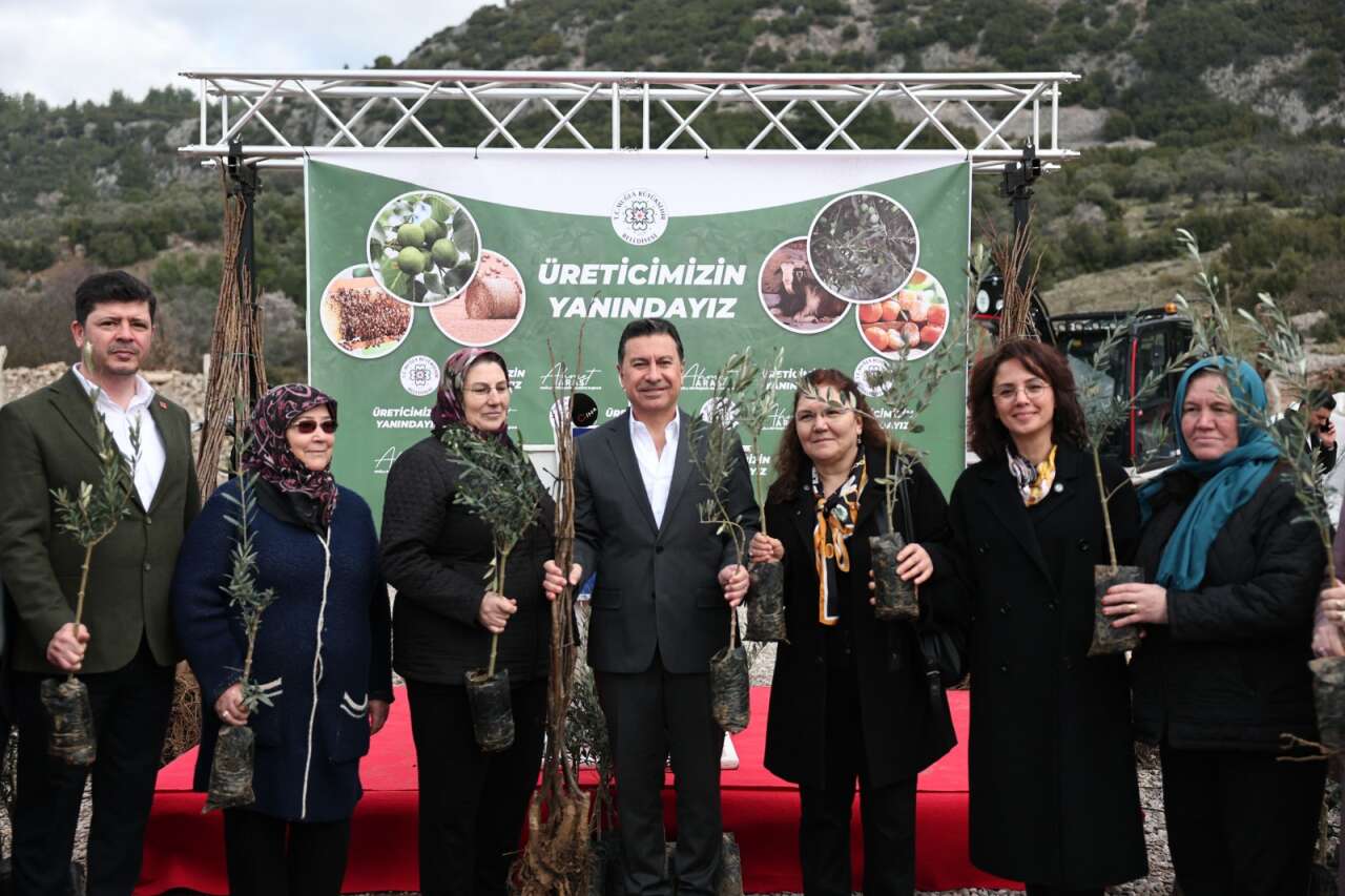 Muğla Büyükşehir'den Tarıma Büyük Destek: Binlerce Üreticiye Fidan, Yem ve Ekipman 2